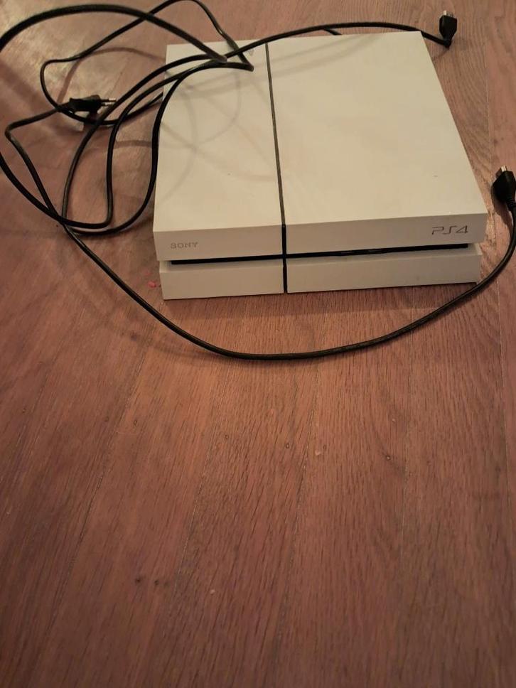 Playstation 4 + controllers + games + oplader, Spelcomputers en Games, Spelcomputers | Sony PlayStation 4, Zo goed als nieuw, Original