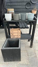Gratis op te halen bloempotten & oppottafeltje, Tuin en Terras, Bloembakken en Plantenbakken, Steen, Minder dan 30 cm, Rond, Ophalen of Verzenden