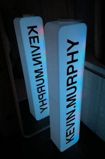 Kevin.Murphy Logo-Lightbox beschikbaar voor biedingen