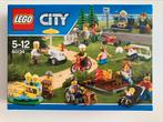 Te koop: Lego set 60134 People Pack - Fun in the Park, Kinderen en Baby's, Speelgoed | Duplo en Lego, Ophalen of Verzenden, Zo goed als nieuw