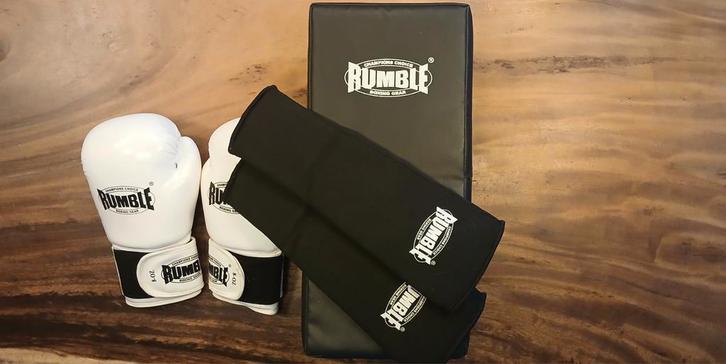 Junior rumble kickboks set handschoenen bokspad beschermers, Sport en Fitness, Vechtsporten en Zelfverdediging, Gebruikt, Overige