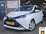 Toyota Aygo 1.0 VVT-i x-play | 2016 | Cruise control |Camera, Auto's, Gebruikt, Euro 6, 4 stoelen, Wit