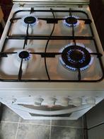 Indesit fornuis met elektrische hetelucht oven werkt perfect, 4 kookzones, Vrijstaand, Gebruikt, Energieklasse A of zuiniger
