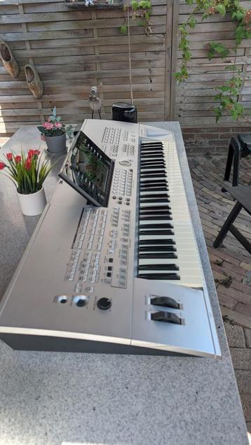 Yamaha Tyros 1 beschikbaar voor biedingen