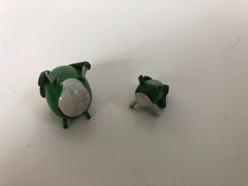 B721 Twee hele kleine houten beeldjes van een pad, Verzamelen, Beelden en Beeldjes, Gebruikt, Dier, Ophalen of Verzenden