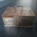 Antieke metalen kist met handvat, Antiek en Kunst, Ophalen of Verzenden