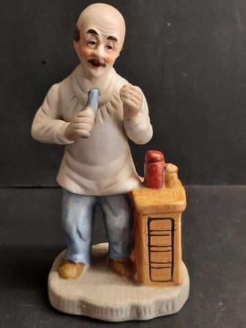 Oma en opa op de bank en Zanger of kapper beschikbaar voor biedingen