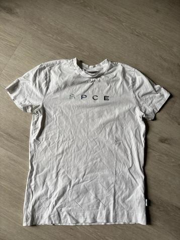 T-shirt van daily aesthetikz maat m beschikbaar voor biedingen