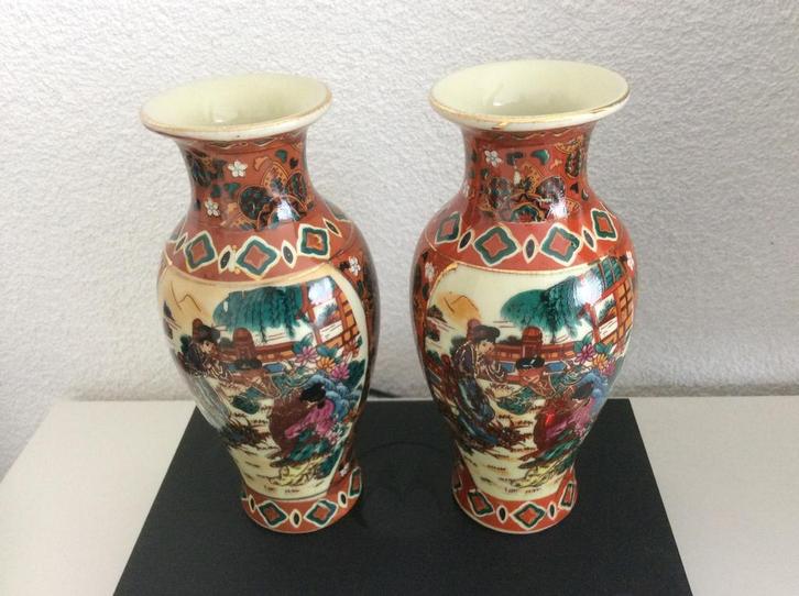 Oude Satsuma vaasjes,2 stuks,15,5 cm hoog,met merkjes., Antiek en Kunst, Antiek | Vazen, Ophalen of Verzenden