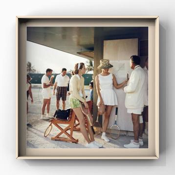 Slim Aarons – Tennis Conversation, Bahamas, circa 1957 beschikbaar voor biedingen