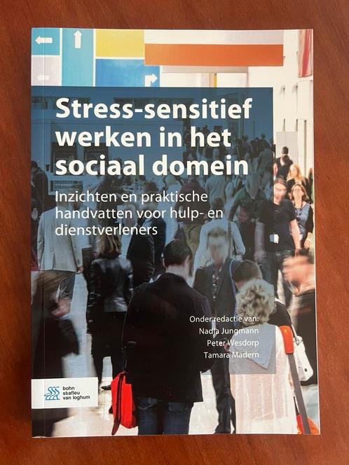 Stress-sensitief werken in het sociaal domein (NIEUW!), Boeken, Studieboeken en Cursussen, Nieuw, Ophalen of Verzenden
