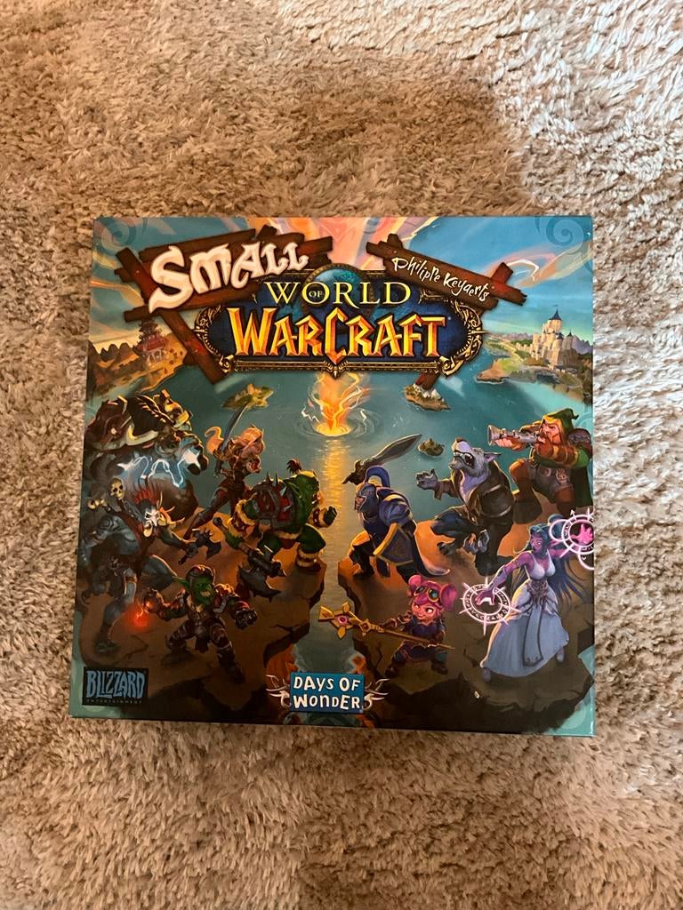 Small World of Warcraft - Engelstalige editie, Ophalen of Verzenden, Zo goed als nieuw