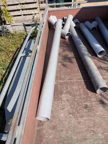 div. materiaal rioolbochten, pijp, bochten etc. beschikbaar voor biedingen