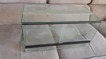 Terrarium van glas met twee schuifdeuren en rooster 60x30x30 beschikbaar voor biedingen