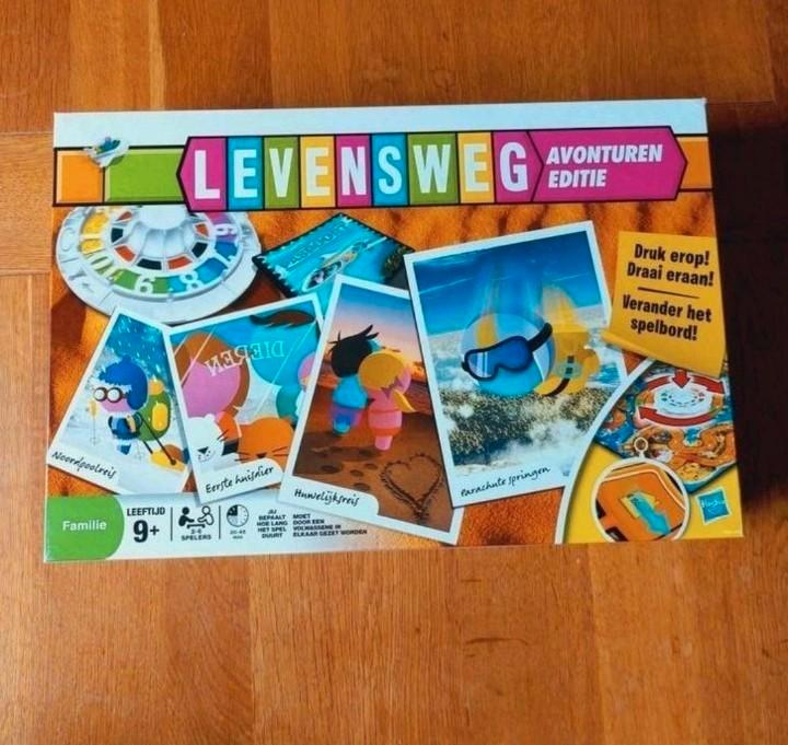Levensweg avonturen editie, Hobby en Vrije tijd, Gezelschapsspellen | Bordspellen, Gebruikt, Ophalen of Verzenden