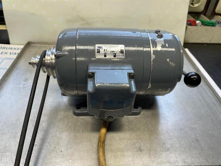 Draaibank motor, Doe-het-zelf en Verbouw, Draaibanken, Gebruikt, Metaaldraaibank, Minder dan 500 mm, Ophalen of Verzenden