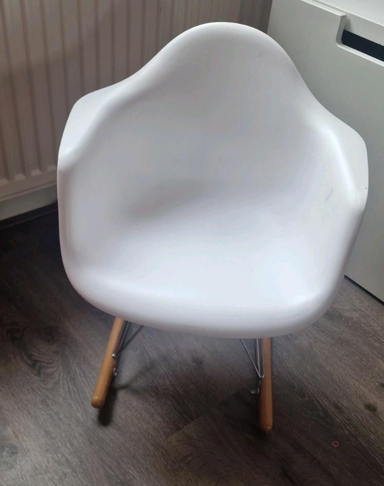 Leuke schommelstoel voor kinderen wit, Kinderen en Baby's, Kinderkamer | Tafels en Stoelen, Ophalen, Gebruikt, Stoel(en)