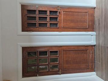 Vintage binnendeuren met vintage scharnieren en deurkrukken beschikbaar voor biedingen