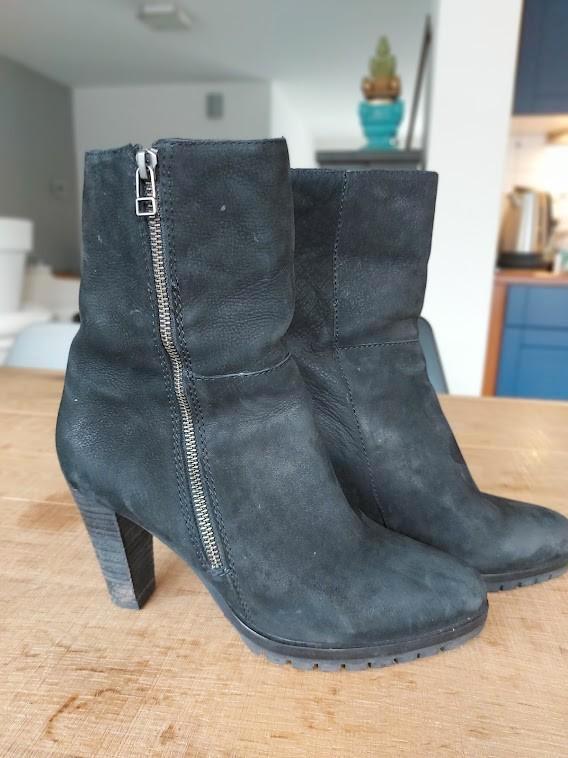 SPM enkellaarsje met rits zwart suède mt 41 hak 7,5 cm    , Kleding | Dames, Schoenen, Zo goed als nieuw, Lage of Enkellaarzen