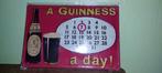 Guinness reclamebord in reliëf - kalender, Verzamelen, Biermerken, Ophalen of Verzenden, Nieuw, Reclamebord, Plaat of Schild, Overige merken
