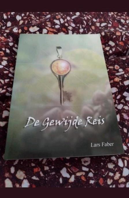 De Gewijde Reis Lars Faber, Boeken, Esoterie en Spiritualiteit, Zo goed als nieuw, Achtergrond en Informatie, Spiritualiteit algemeen