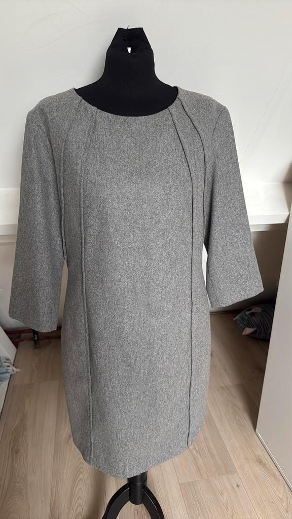 Vanilla cashmere jurk grijs 44, Kleding | Dames, Jurken, Zo goed als nieuw, Maat 42/44 (L), Grijs, Onder de knie, Ophalen of Verzenden