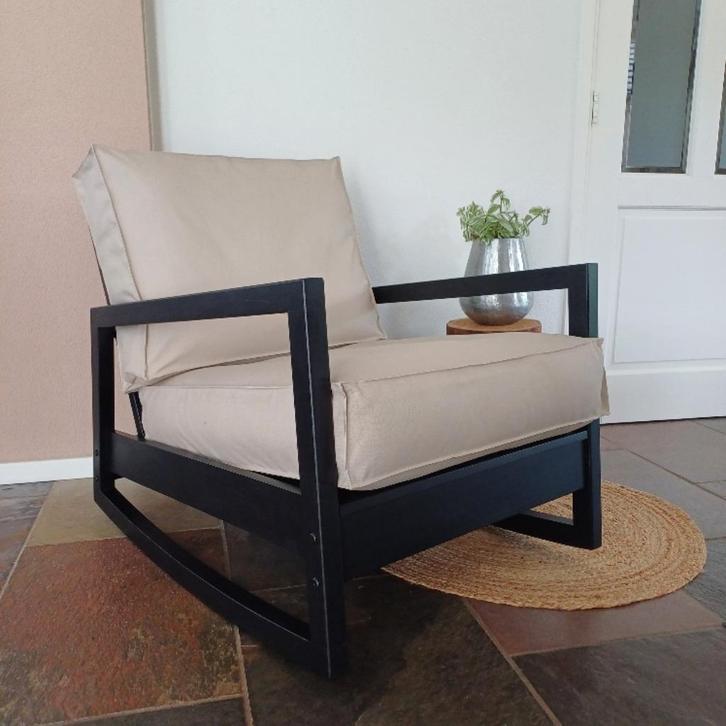 Schommelfauteuil met nieuwe beige kussens, Huis en Inrichting, Fauteuils, Zo goed als nieuw, Stof, Minder dan 50 cm, 75 tot 100 cm