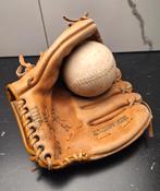 Wilson softbalhandschoen met softbal, Ophalen of Verzenden, Gebruikt, Handschoen