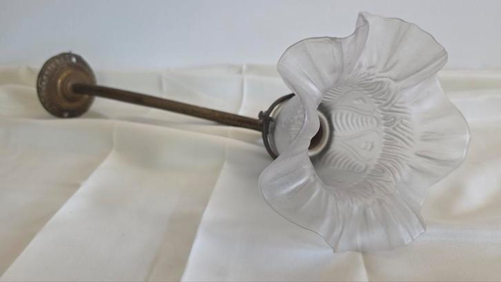 Antieke wandlamp met matglazen bloemkap Art Nouveau, Antiek en Kunst, Antiek | Lampen, Ophalen of Verzenden