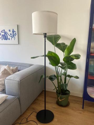 Vloerlamp Ikea Skaftet met Ringsta kap