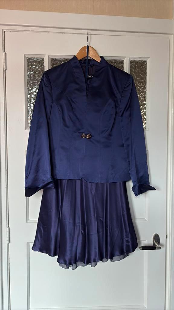 Vera mont zijden rok met jasje en bustier maat 40, Kleding | Dames, Gelegenheidskleding, Zo goed als nieuw, Overige typen, Maat 38/40 (M)