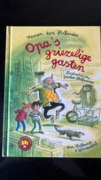 Vivian den Hollander - Opa's griezelige gasten, Ophalen of Verzenden, Zo goed als nieuw, Vivian den Hollander