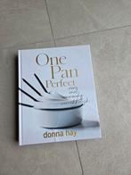 Donna Hay - One Pan Perfect, Boeken, Kookboeken, Ophalen of Verzenden, Zo goed als nieuw, Donna Hay