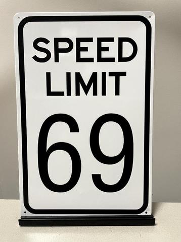 Speedlimit 69 tekstbord beschikbaar voor biedingen