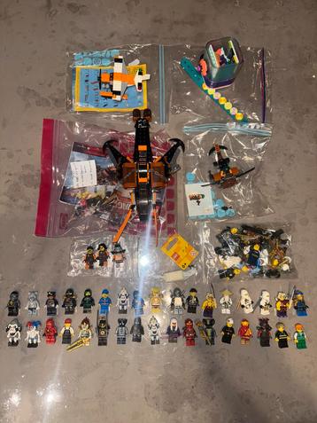 Verzameling Lego figuren en bouwwerken beschikbaar voor biedingen