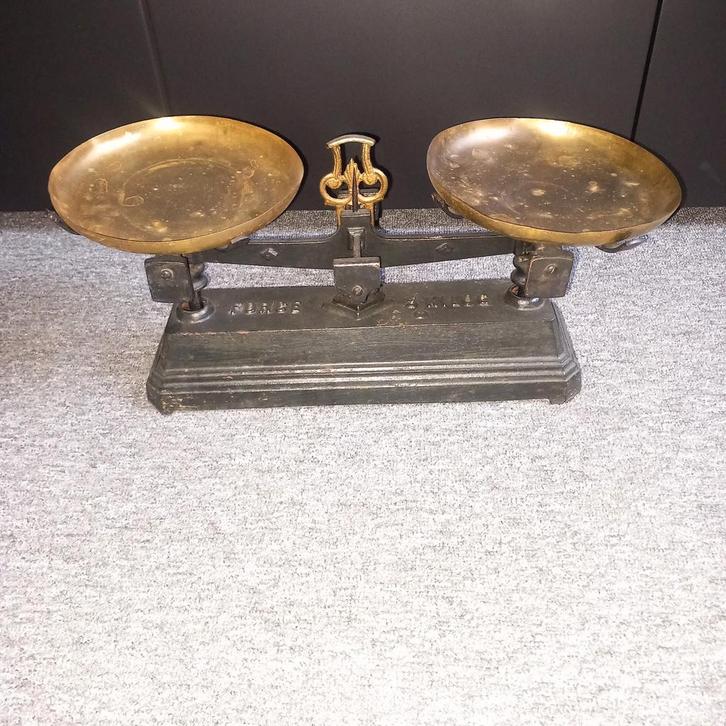 Antieke Weegschaal met Koperen Schalen, Antiek en Kunst, Antiek | Gereedschap en Instrumenten, Ophalen of Verzenden