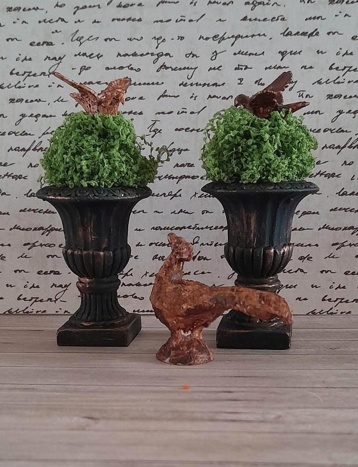 🪴 PPH 1.12  FRANSE GIETIJZEREN TUINVAZEN. 2 voor €18.50 🪴, Verzamelen, Poppenhuizen en Toebehoren, Zo goed als nieuw, Poppenhuis