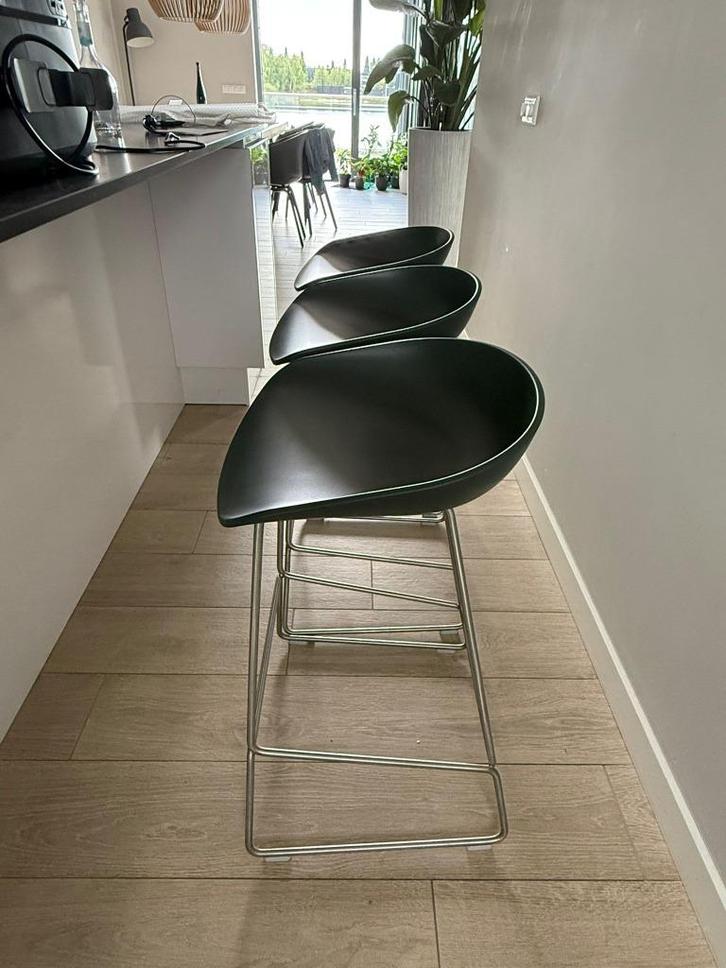 3 stuks HAY barkrukken (nieuwstaat), Huis en Inrichting, Barkrukken, Zo goed als nieuw, 60 tot 90 cm, 3 krukken, Met voetsteun