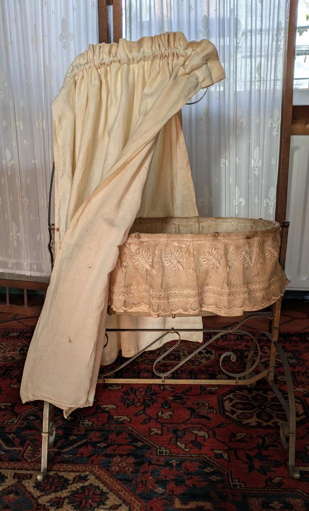 antiek poppenwiegje met hemeltje, Antiek en Kunst, Curiosa en Brocante, Ophalen of Verzenden