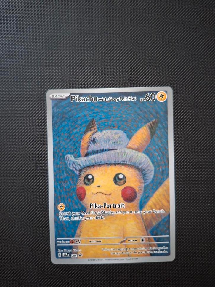 Pikachu with grey felt hat van Gogh 085 promo, Hobby en Vrije tijd, Verzamelkaartspellen | Pokémon, Zo goed als nieuw, Ophalen