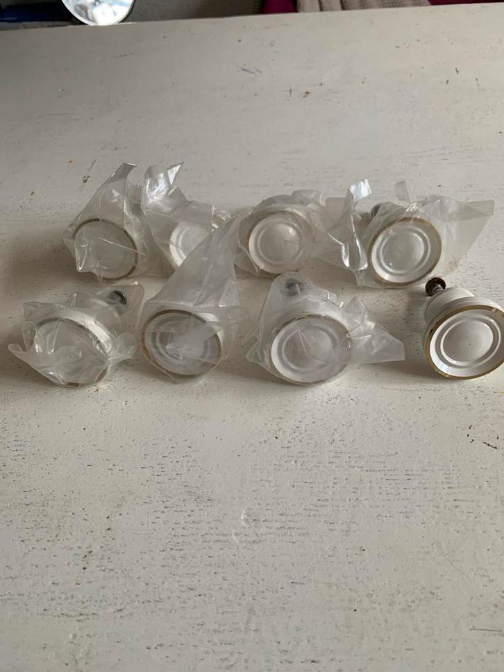 8x Witte Metalen Deurknoppen met Gouden Rand, Huis en Inrichting, Woonaccessoires | Kapstokken, Gebruikt, Overige typen, Minder dan 100 cm