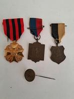 3 medailles en speld, Postzegels en Munten, Penningen en Medailles, Ophalen of Verzenden, Overige materialen