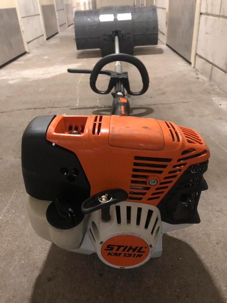 STIHL KM 131 R), Tuin en Terras, Bosmaaiers, Zo goed als nieuw, Benzine, Ophalen of Verzenden