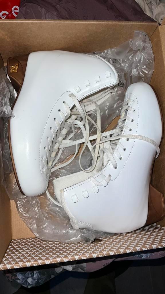 Risport Antares 260 Schoenen, slechts 1 maand oud, Sport en Fitness, Schaatsen, Nieuw, Kunstschaatsen, Ophalen of Verzenden