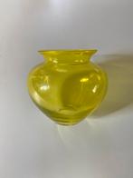 Neon gele glazen vaas, Huis en Inrichting, Woonaccessoires | Vazen, Minder dan 50 cm, Glas, Gebruikt, Ophalen of Verzenden