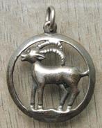Vintage zilveren hanger sterrenbeeld Steenbok, Gebruikt, Overige voorstellingen, Verzenden, Zilver