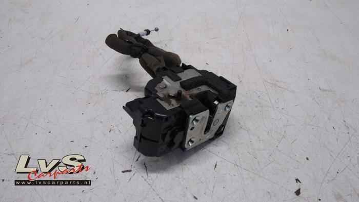 Deurslot Mechaniek 4Deurs rechts-achter van een Nissan Qashq, Auto-onderdelen, Carrosserie en Plaatwerk, Nissan, Gebruikt, 3 maanden garantie