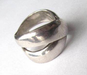 Prachtige 925 zilveren crossover ring maat 16 beschikbaar voor biedingen