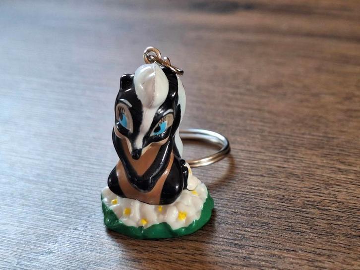 Sleutelhanger : Disney : Stinkertje !!, Verzamelen, Sleutelhangers, Nieuw, Overige typen, Ophalen of Verzenden