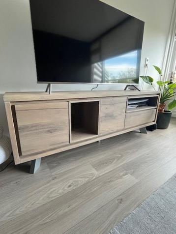 TV Meubel en Salontafel beschikbaar voor biedingen